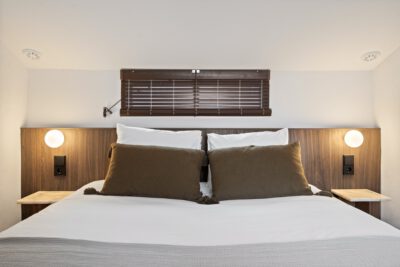 Airbnb Estepona tweepersoons slaapkamer bed hoofdbord